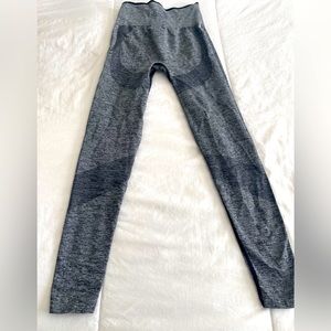 EUC black ombré Pink seamless leggings